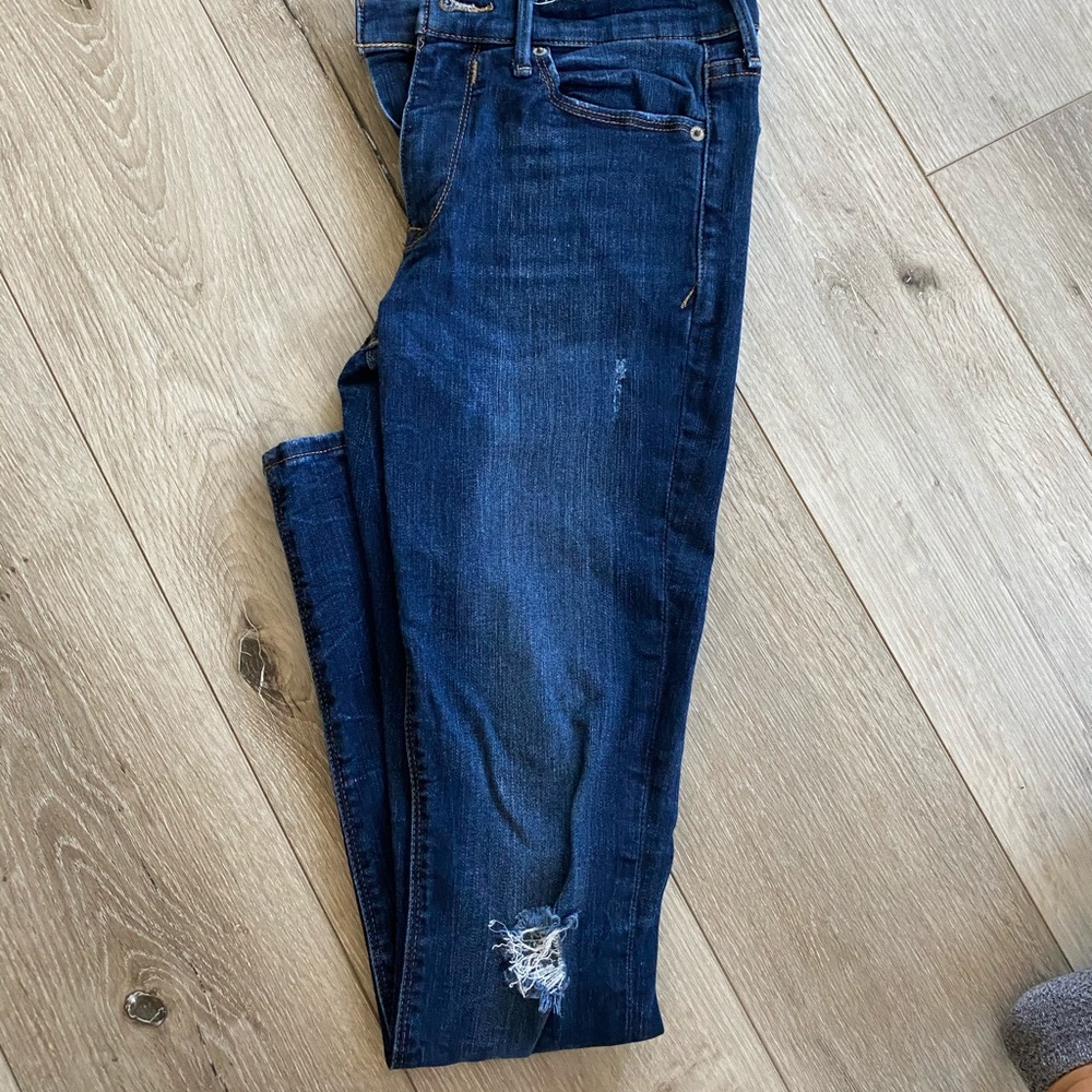EXPRESS Ripped knee jeans